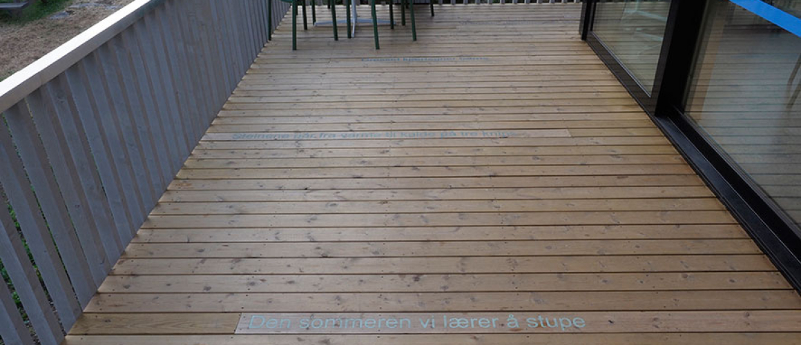 Mens vi venter på sola av Karoline Sætre på Foten kafeteria i Fredrikstad, 2018